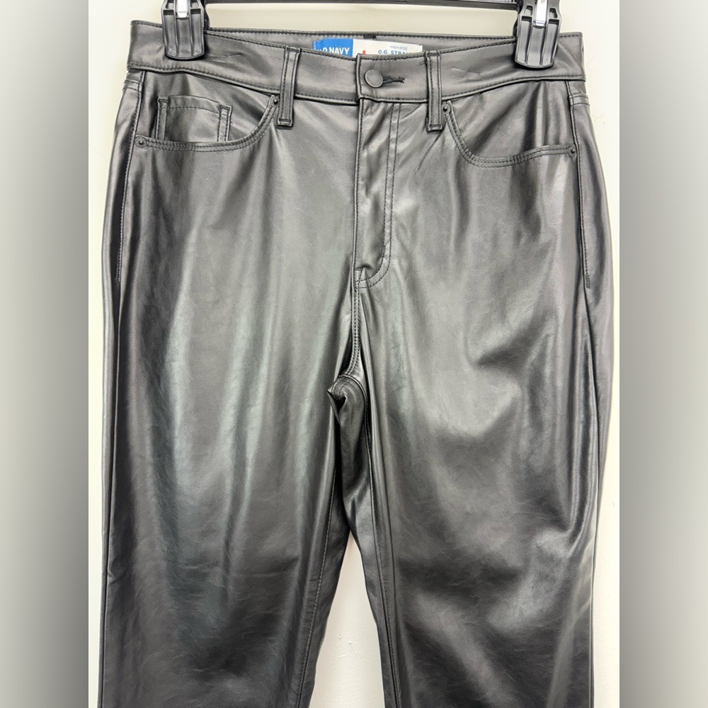 Old Navy Sz 8 Women’s Black Faux Leather High Rise O.G. Straight Leg Ankle Pants - Picture 2 of 8